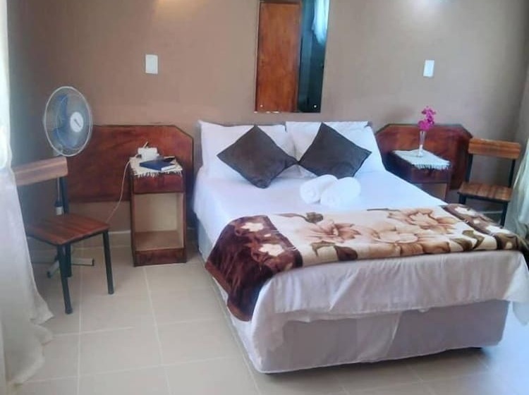 ホテル Thatch Palace Lodge
