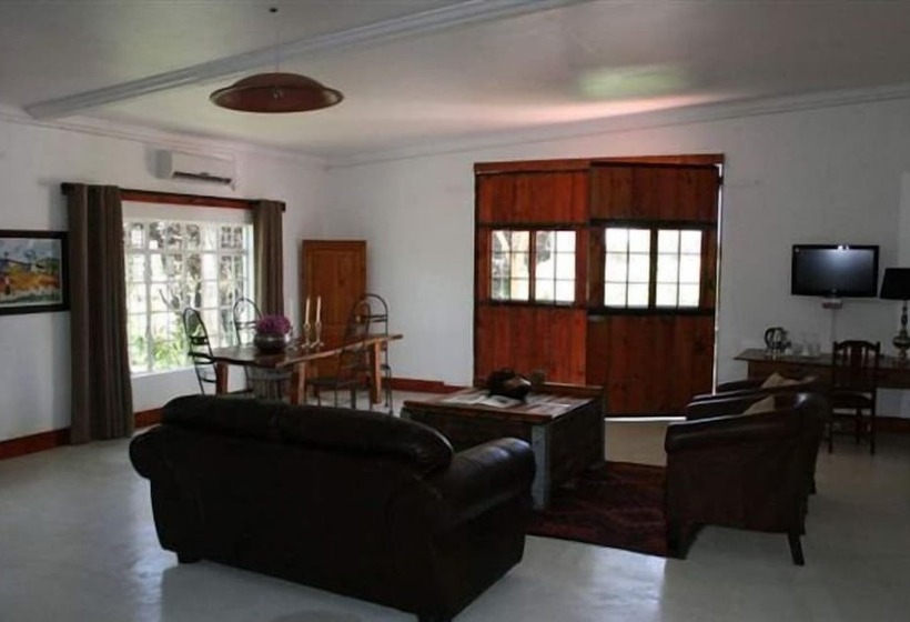 פנסיון African Vineyard Guest House