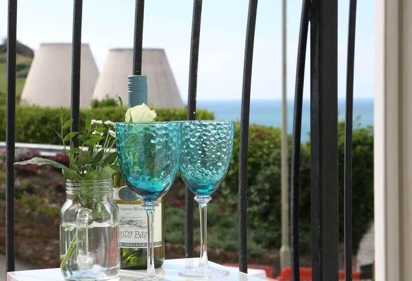 10 Cove View
