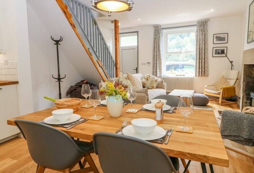 Cragside Cottage