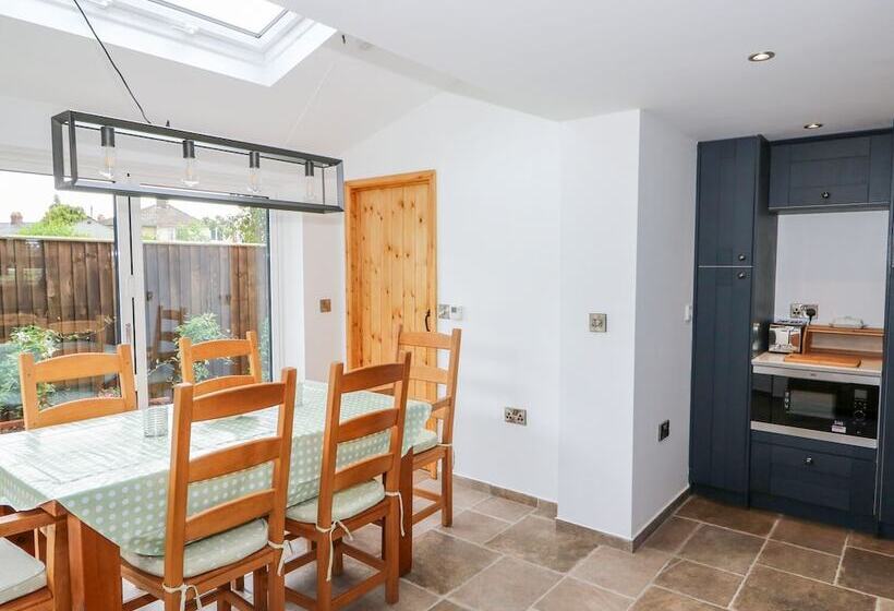 Duck Pond Cottage