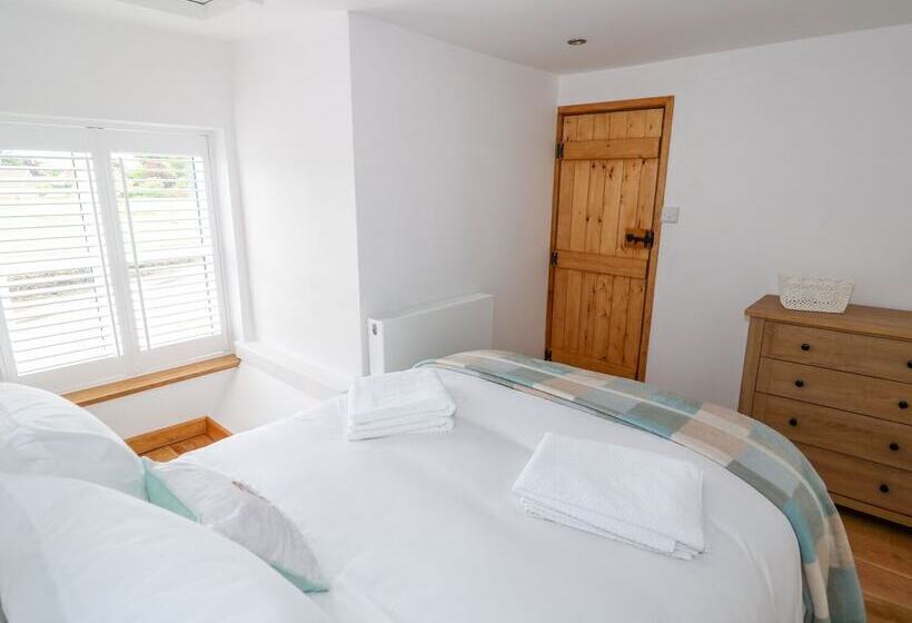 Duck Pond Cottage