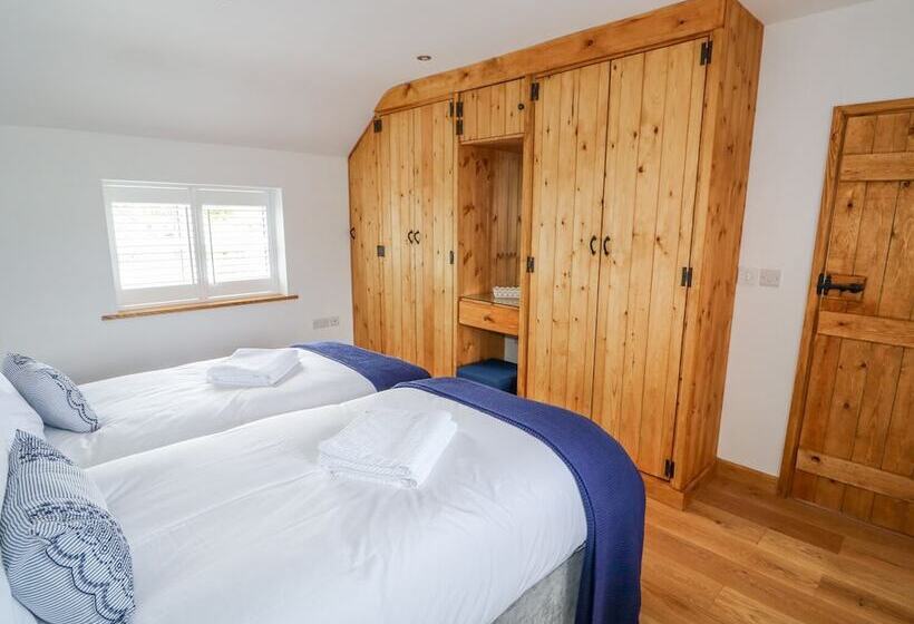 Duck Pond Cottage