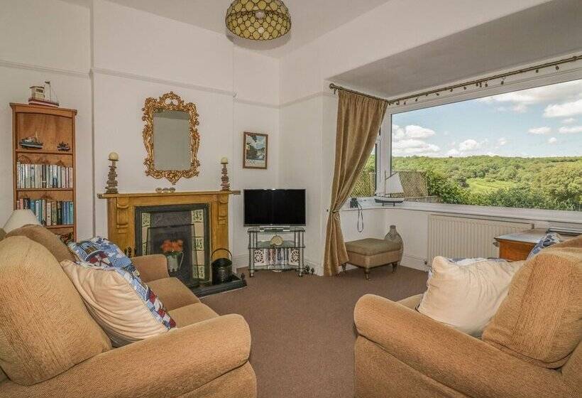 Lowena Cottage