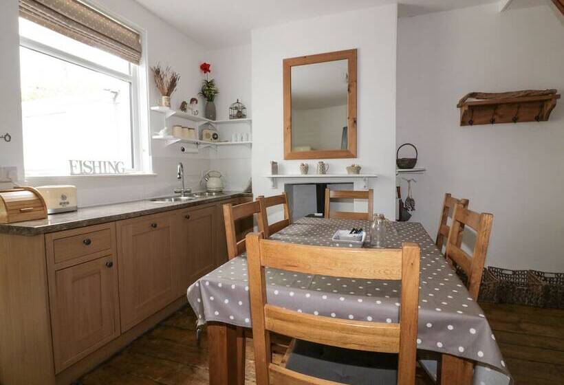 Lowena Cottage