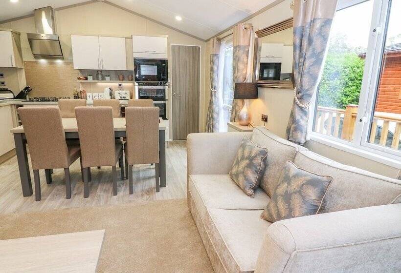 Luca S Lodge