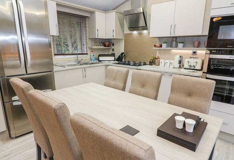 Luca S Lodge