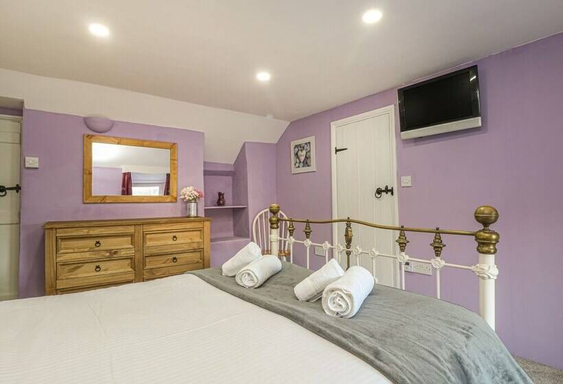 Pebble Cottage