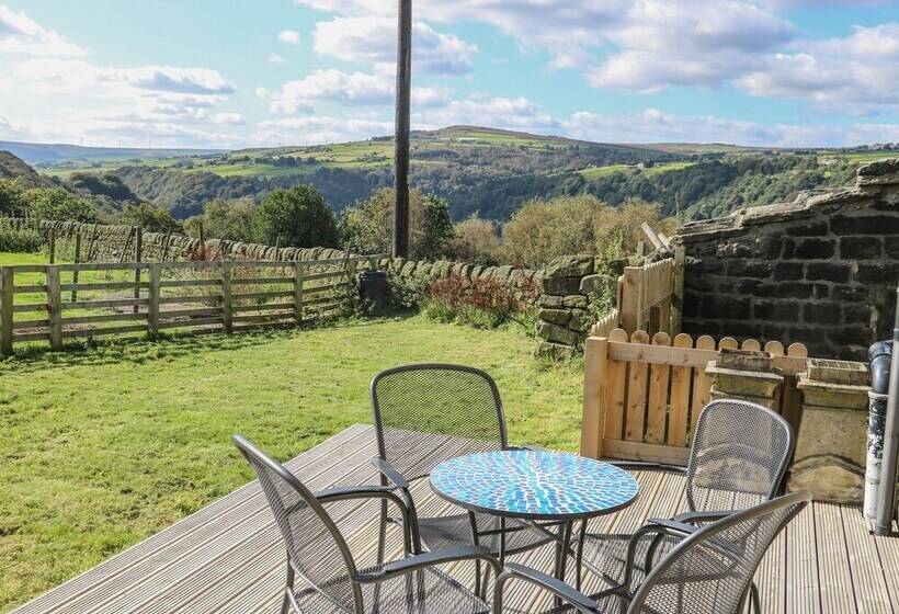 1 Horsehold Cottage
