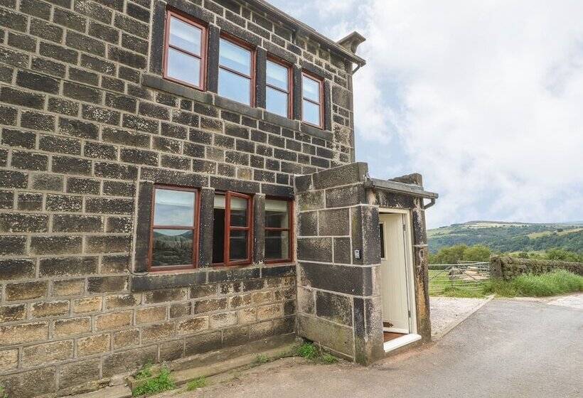 1 Horsehold Cottage