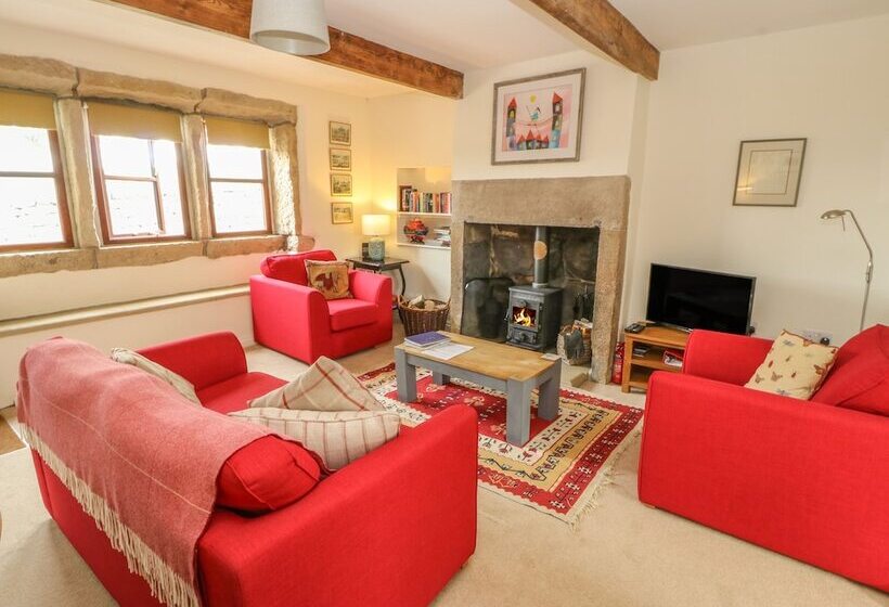 1 Horsehold Cottage