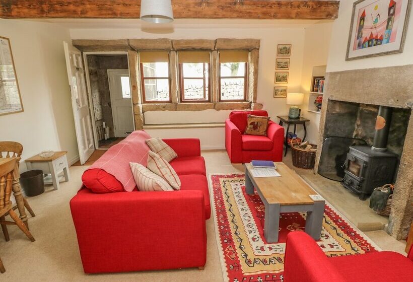 1 Horsehold Cottage