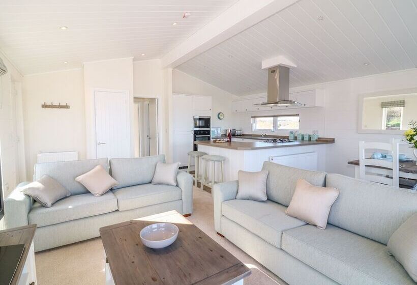 Ash Lodge