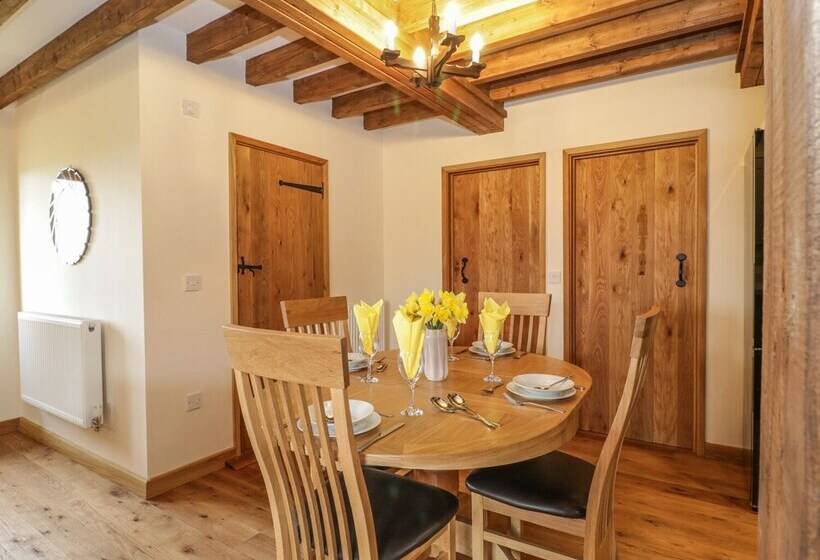 Elm Lodge