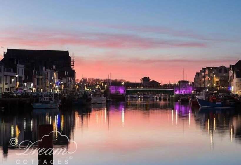 Harbour Edge