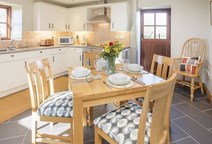 Hen Stabl Llandwrog