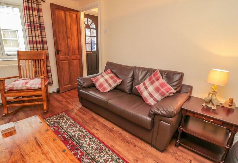Magpie Cottage