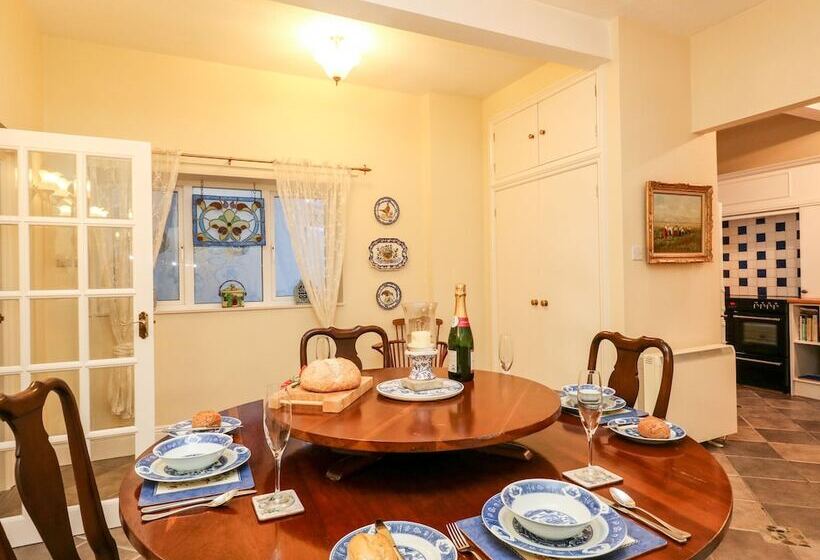Old Gaol Cottage