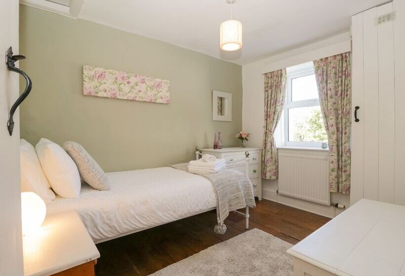 Shamrock Cottage
