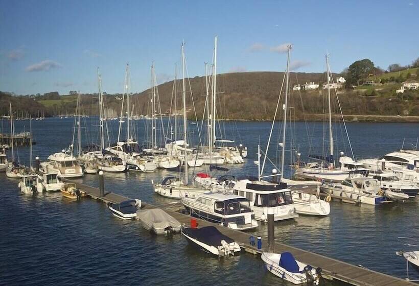 10 Dart Marina