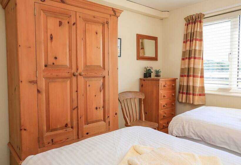 3 The Salcombe