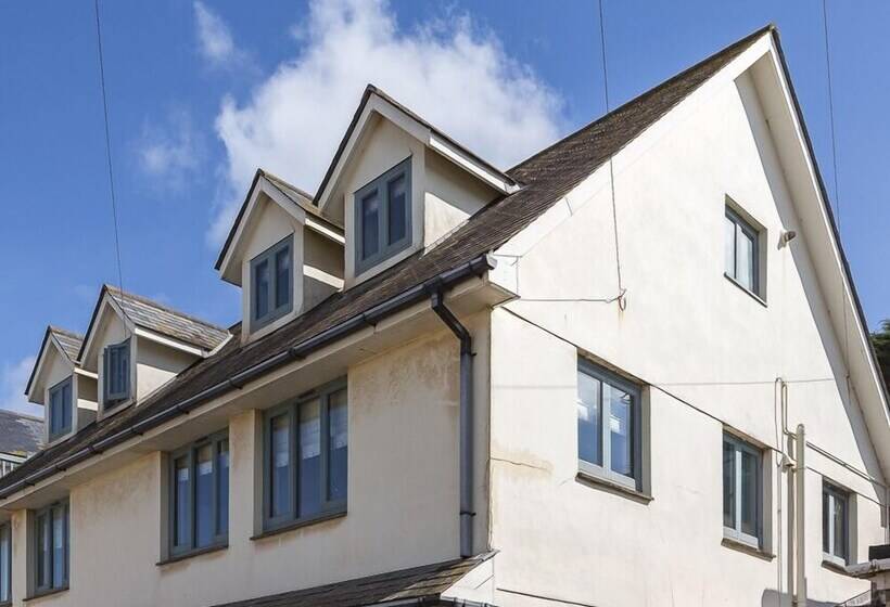 4 Armada House
