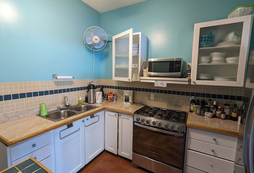 تختخواب و صبحانه Seaside Inn