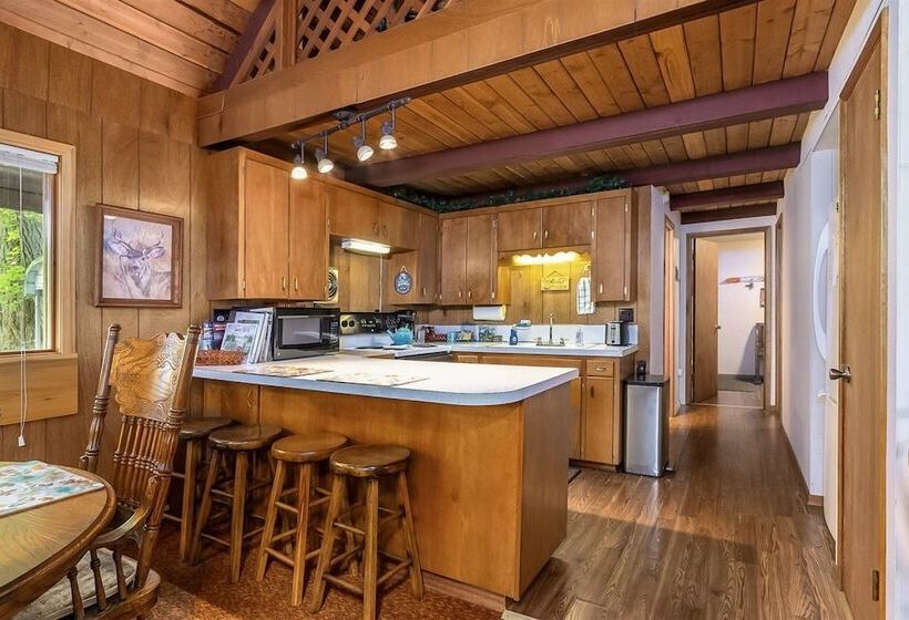 Elk Country Cabin