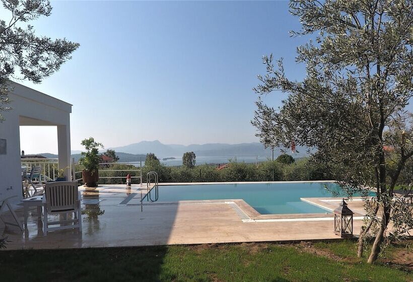 هتل Calypso Lakeview Villas
