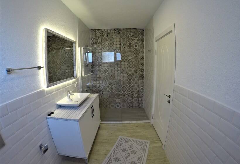 هتل Calypso Lakeview Villas