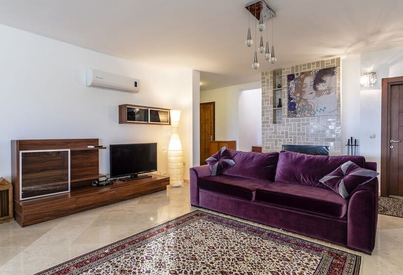 هتل Calypso Lakeview Villas