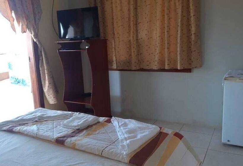 هتل Hostal Los Delfines