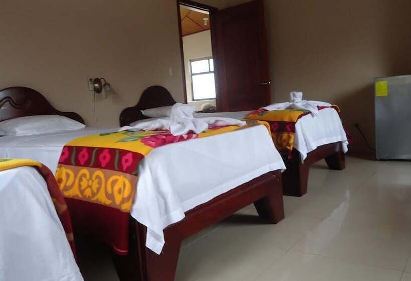 هتل Hostal Los Delfines