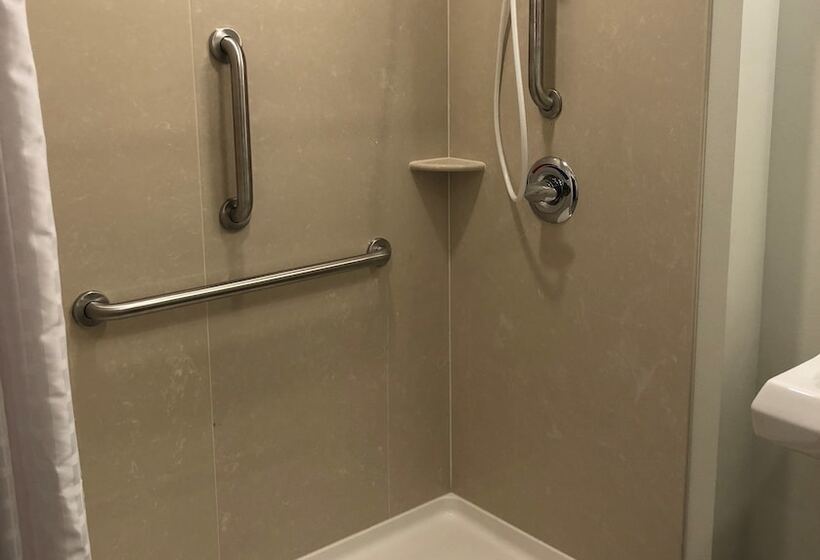 فندق Kodiak Compass Suites