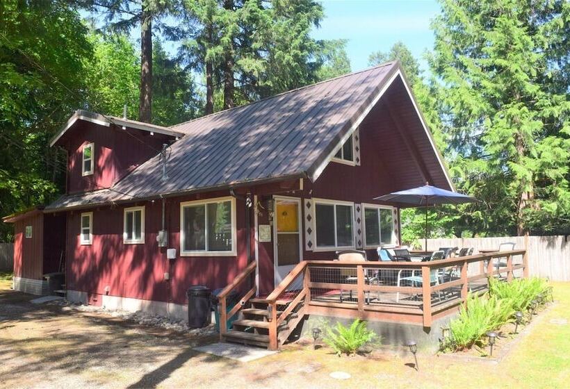 Papa`s Packwood Cabin