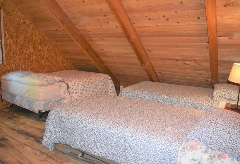 Papa`s Packwood Cabin