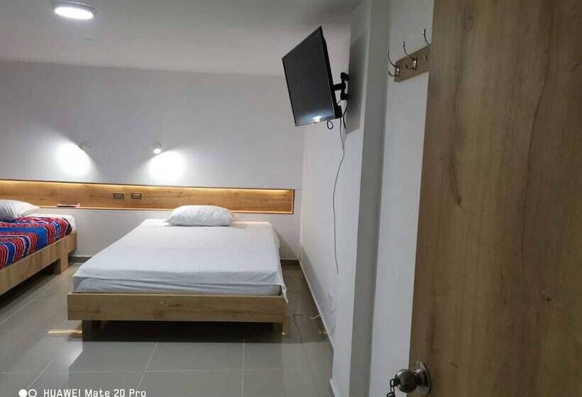 پانسیون Hostal Central Casa Del Turista