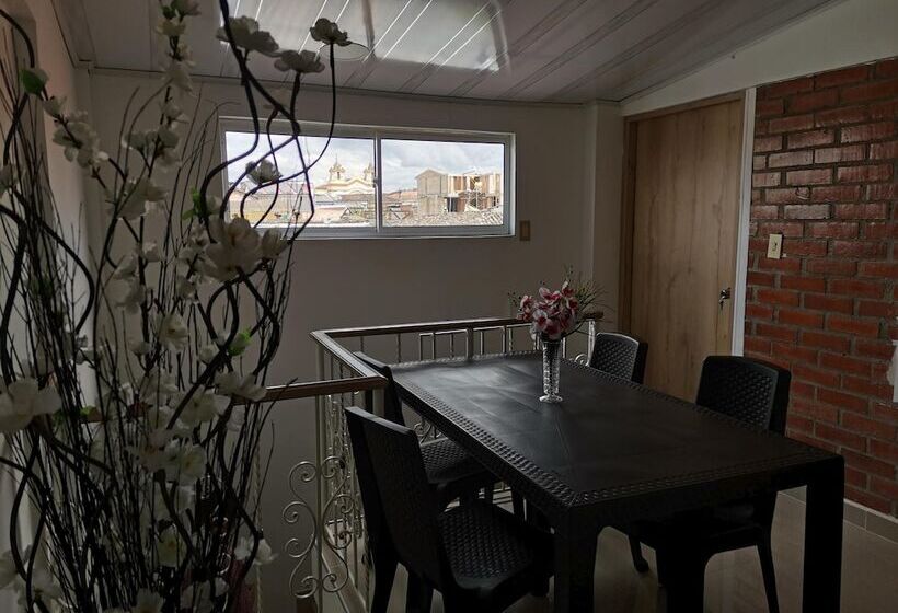 پانسیون Hostal Central Casa Del Turista