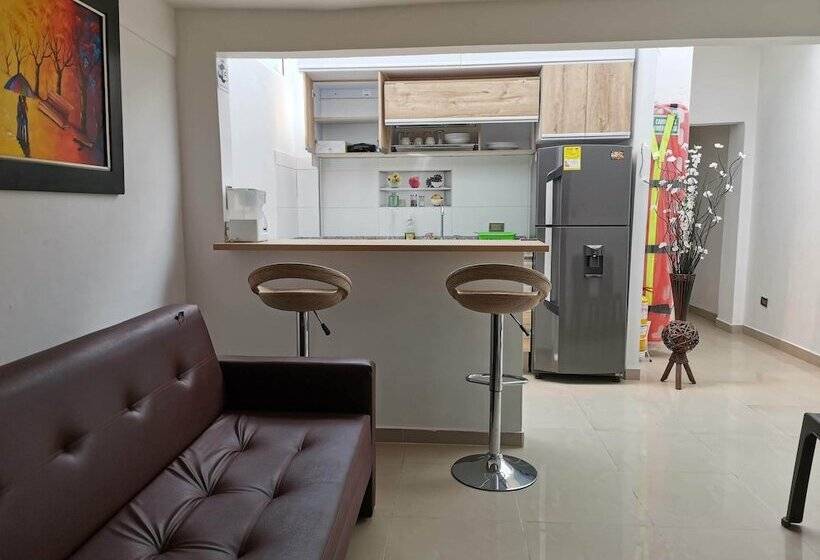 پانسیون Hostal Central Casa Del Turista