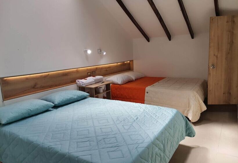 پانسیون Hostal Central Casa Del Turista