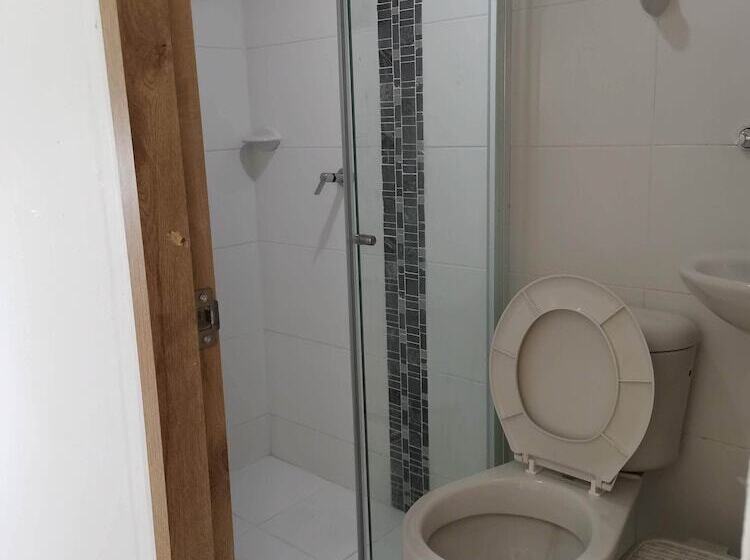 پانسیون Hostal Central Casa Del Turista