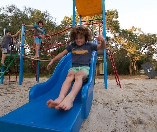 منتجع Gracetown Caravan Park