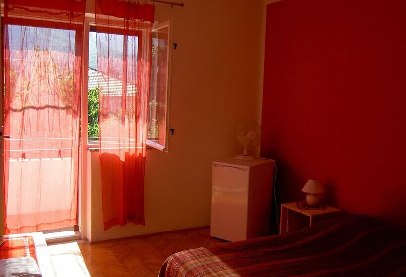 Общежитие Hvar Guesthouse