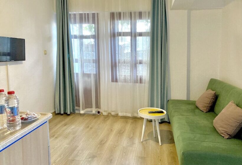 Amigo Apartments