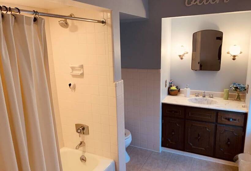 Centennial Inn Bed & Breakfast