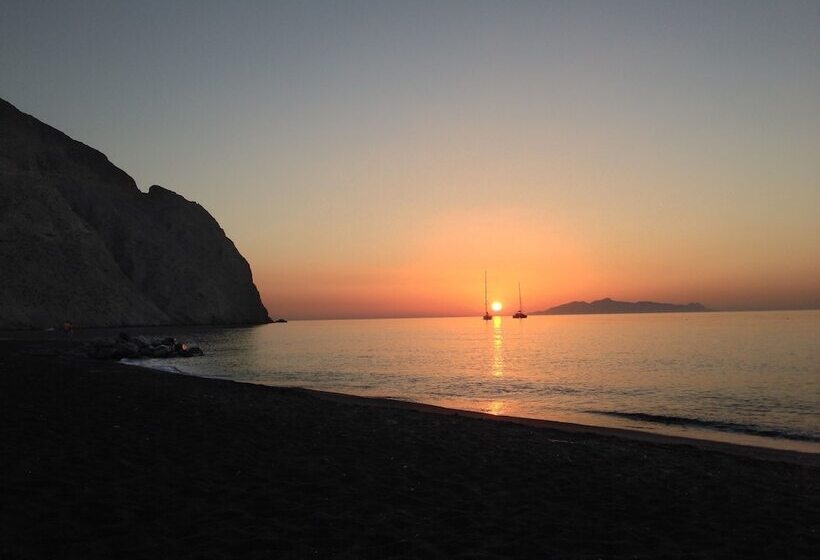 Evelina Beach Pension A Breath Away From The Black Beach Offer Plenty Of Accommodation Type To Suit