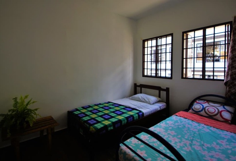 Hostal De La Pola   Hostel