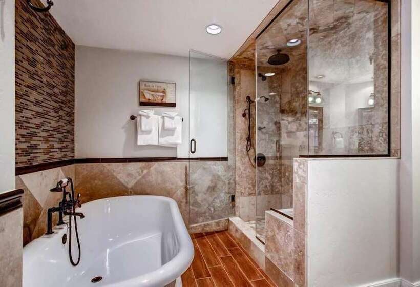 هتل 4 Bedroom Ski In, Ski Out Mountain Vacation Rental Located Next To Historic Main Street In Downtown
