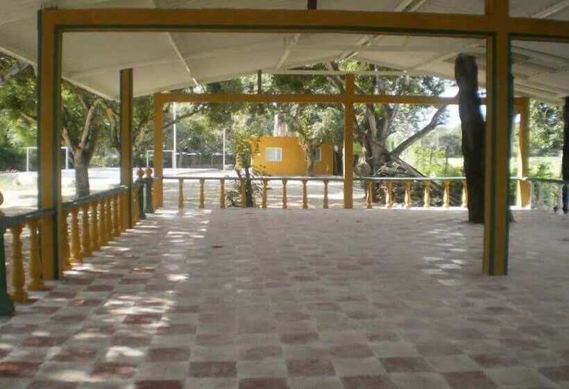 هتل Centro Vacacional Maria Dayana