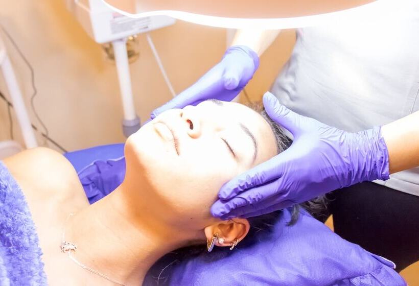 هتل Hostal La Masia